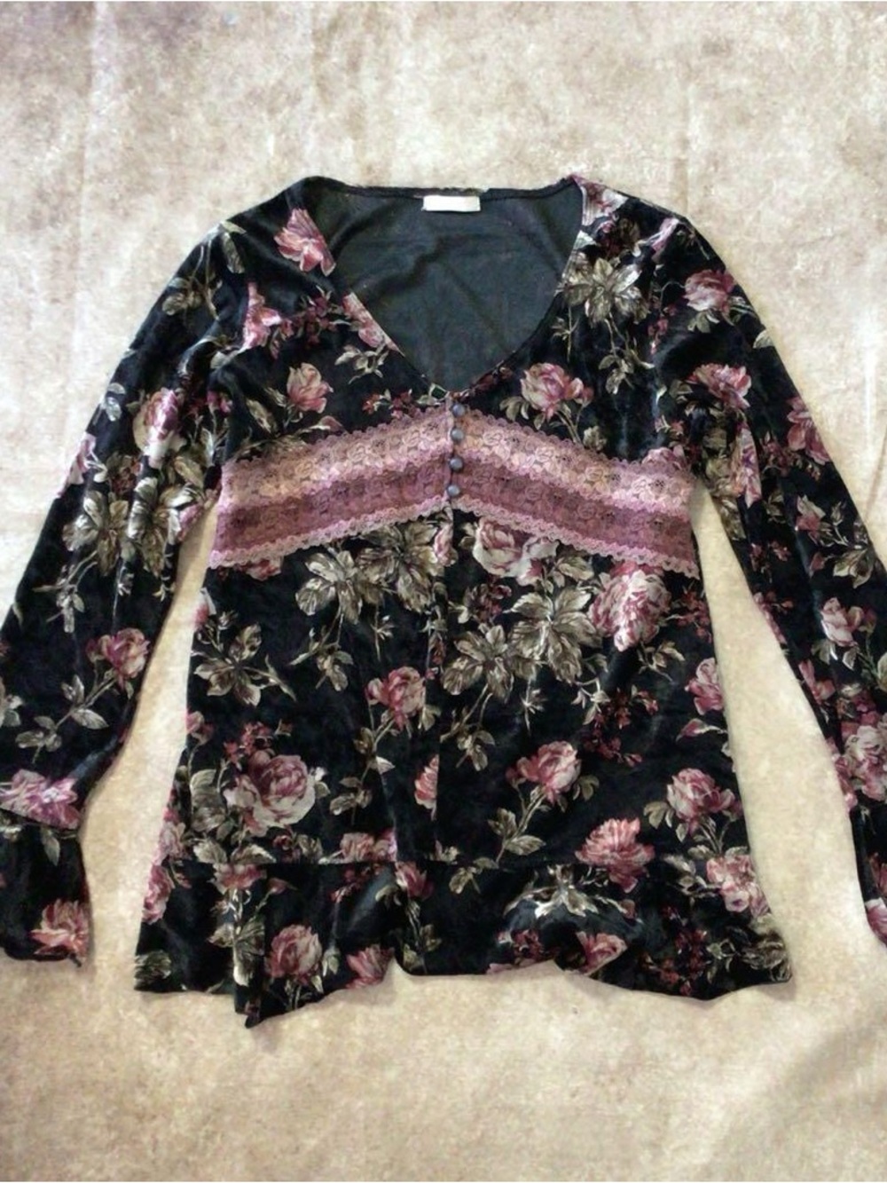 Lest Rose J-Fashion long sleeve velvet floral top size m